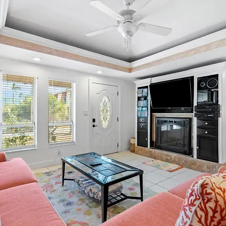 Avenue A Retreat Villa
